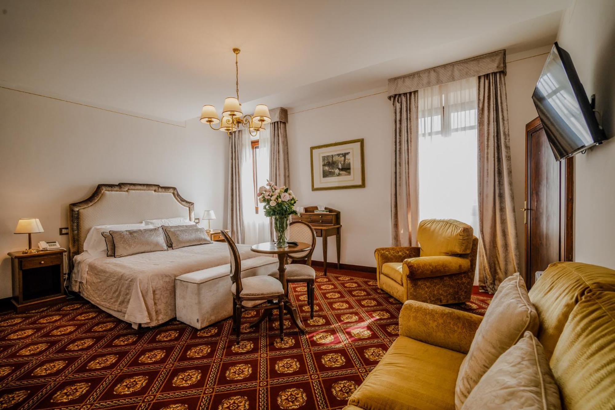 Villa Lecchi Hotel Wellness コッレ・ヴァル・デルザ エクステリア 写真
