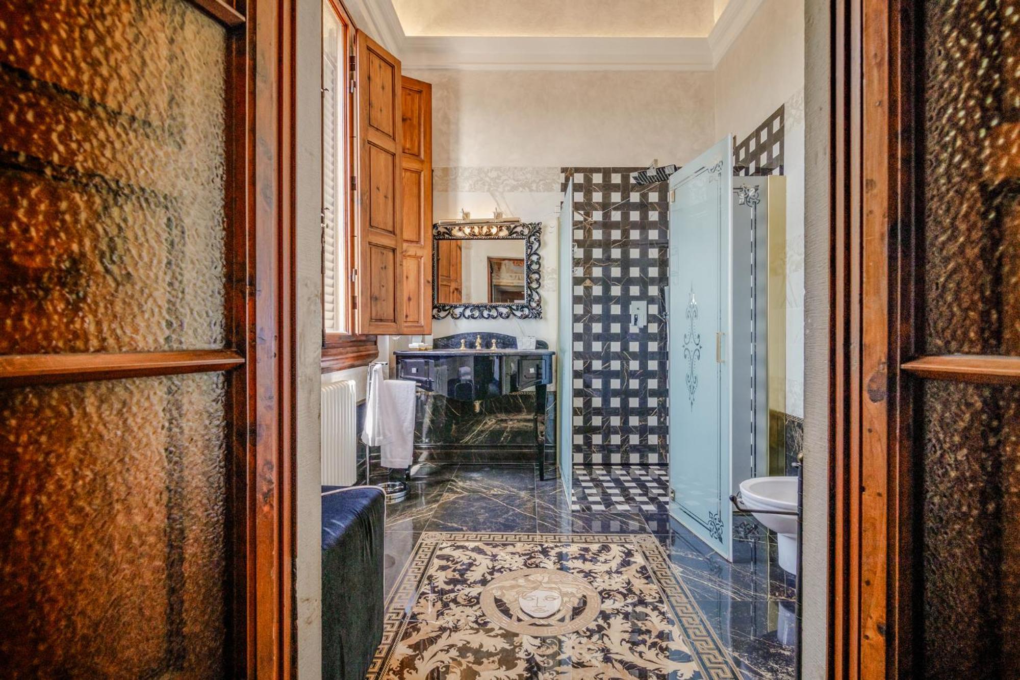 Villa Lecchi Hotel Wellness コッレ・ヴァル・デルザ エクステリア 写真
