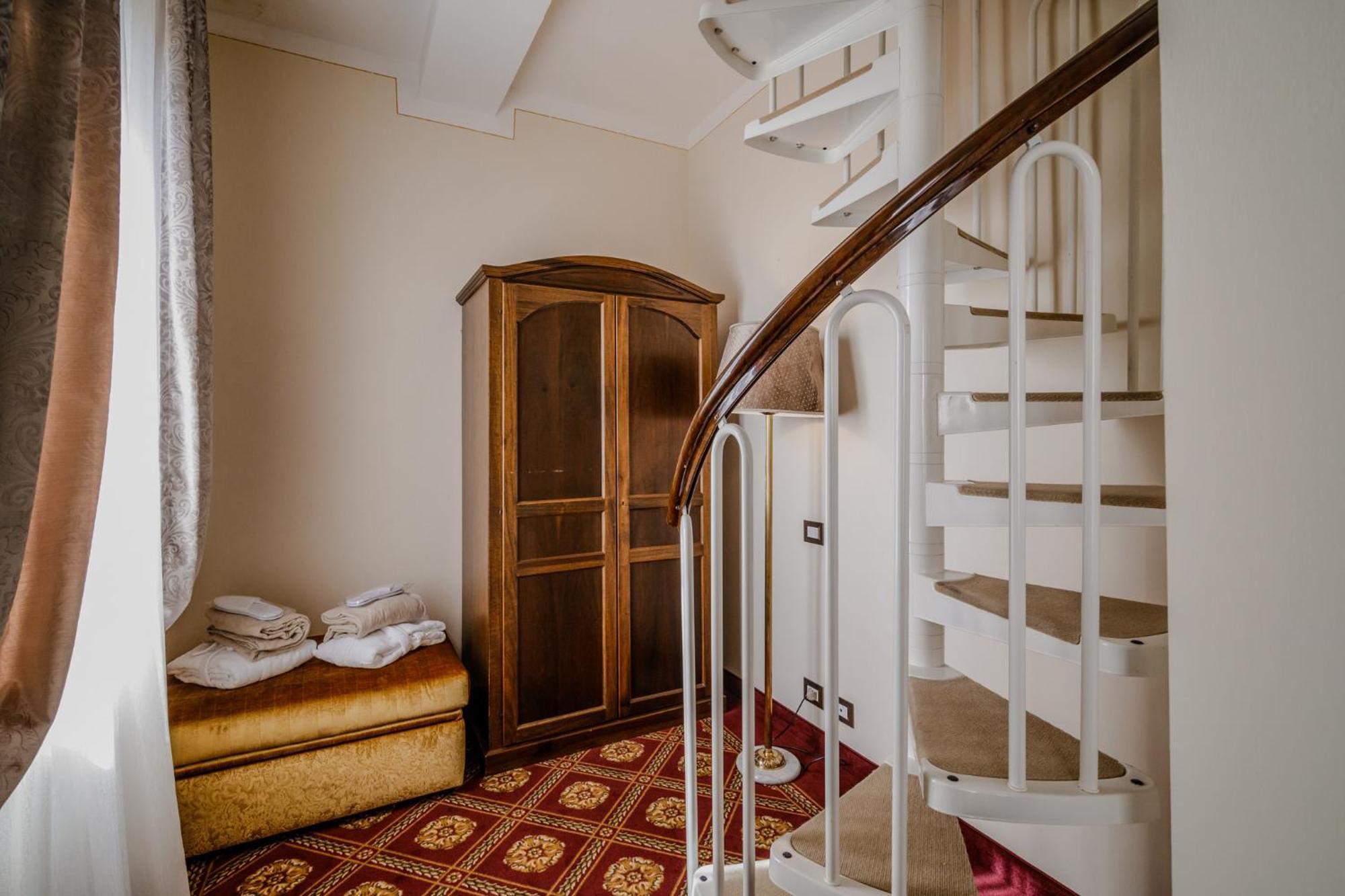 Villa Lecchi Hotel Wellness コッレ・ヴァル・デルザ エクステリア 写真
