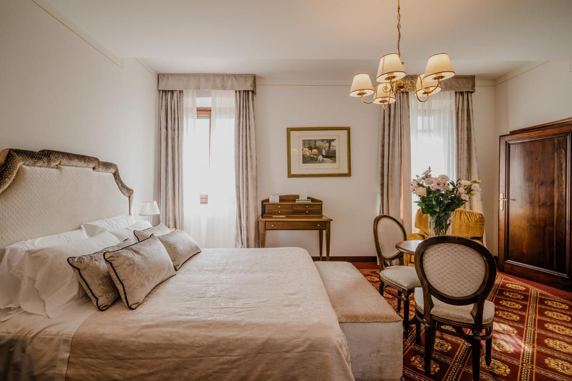 Villa Lecchi Hotel Wellness コッレ・ヴァル・デルザ エクステリア 写真