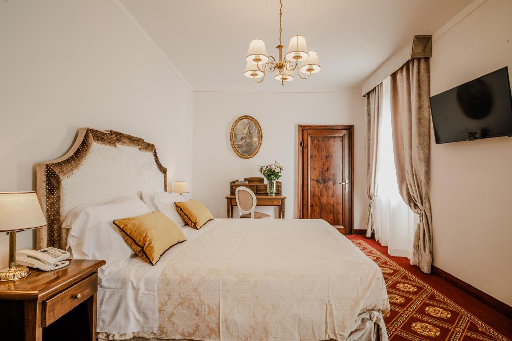 Villa Lecchi Hotel Wellness コッレ・ヴァル・デルザ エクステリア 写真