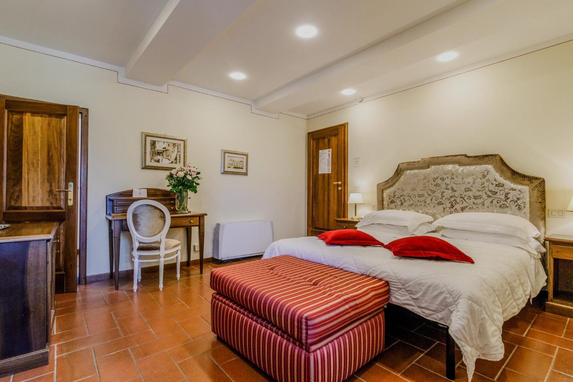 Villa Lecchi Hotel Wellness コッレ・ヴァル・デルザ エクステリア 写真